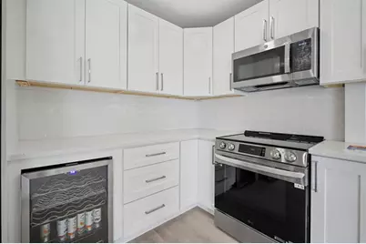 699 NE 40th St, Oakland Park, FL 33334 - Photo 11