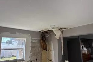 1390 SW 49th Terrace, Fort Lauderdale, FL 33317 - Photo 7