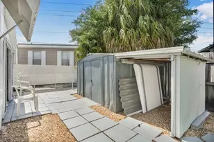 8573 SW 16th St, Davie, FL 33324 - Photo 27