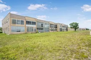 9081 Sunrise Lakes Blvd, Sunrise, FL 33322 - Photo 11