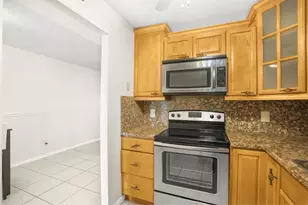 9081 Sunrise Lakes Blvd, Sunrise, FL 33322 - Photo 15