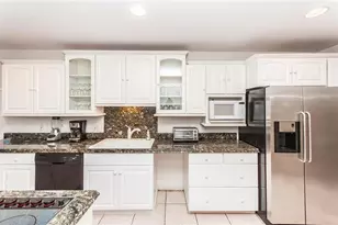 2732 NE 10th St, Pompano Beach, FL 33062 - Photo 25