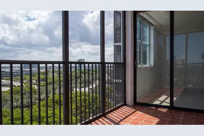 20100 W Country Club Dr, Unit #1007, Aventura, FL 33180 - Photo 9