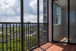 20100 W Country Club Dr, Aventura, FL 33180 - Photo 9