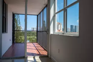 20100 W Country Club Dr, Aventura, FL 33180 - Photo 19