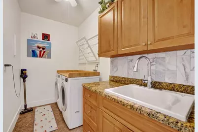 1733 NE 38th St, Oakland Park, FL 33334 - Photo 19