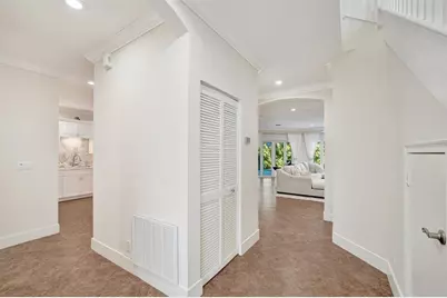 1733 NE 38th St, Oakland Park, FL 33334 - Photo 7