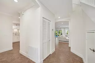 1733 NE 38th St, Oakland Park, FL 33334 - Photo 7