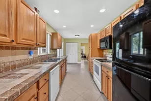 12541 SW 10th Ct, Davie, FL 33325 - Photo 7