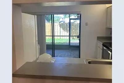 621 NW 105th Way, Pembroke Pines, FL 33026 - Photo 5