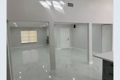 7104 NW 38th Mnr, Coral Springs, FL 33065 - Photo 3