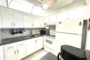 3031 Durham B, Deerfield Beach, FL 33442 - Photo 9