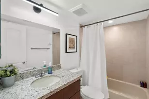 111 Lake Emerald Dr, Oakland Park, FL 33309 - Photo 15