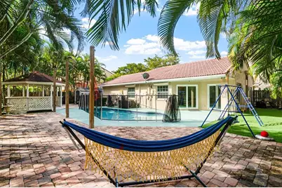 1427  Seagrape Cir, Weston, FL 33326 - Photo 33