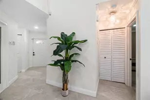 1427 Seagrape Cir, Weston, FL 33326 - Photo 9