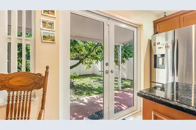 1032 NE 4th Ct, Hallandale Beach, FL 33009 - Photo 17