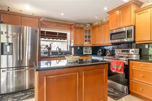 1032 NE 4th Ct., Hallandale Beach, FL 33009 - Photo 11