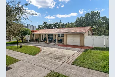 1032 NE 4th Ct, Hallandale Beach, FL 33009 - Photo 3