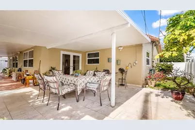 1032 NE 4th Ct, Hallandale Beach, FL 33009 - Photo 21