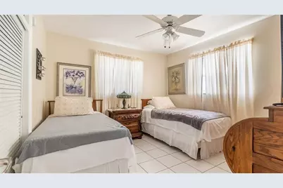 1032 NE 4th Ct, Hallandale Beach, FL 33009 - Photo 35