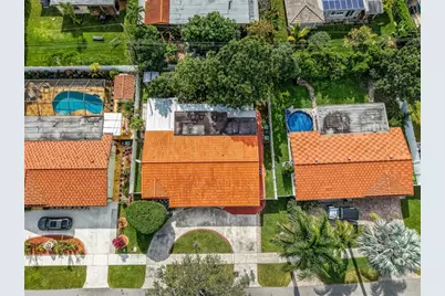 1032 NE 4th Ct, Hallandale Beach, FL 33009 - Photo 5