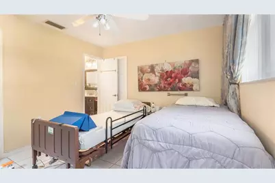 1032 NE 4th Ct, Hallandale Beach, FL 33009 - Photo 27