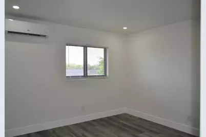 940 NW 8th Ave, Pompano Beach, FL 33060 - Photo 7