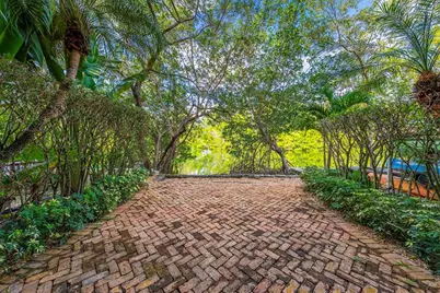 6204  Paradise Point Dr, Palmetto Bay, FL 33157 - Photo 9