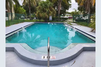 1501  Crescent Cir, Unit #B12, West Palm Beach, FL 33403 - Photo 11