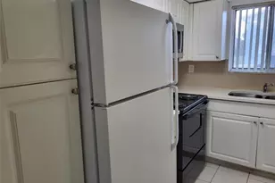 1501 Crescent Cir, West Palm Beach, FL 33403 - Photo 5