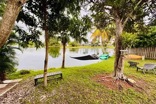 9673 NW 45th St, Sunrise, FL 33351 - Photo 23