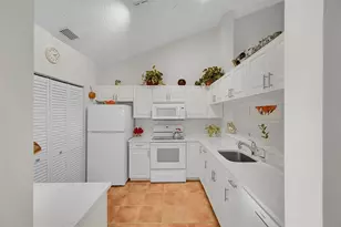 415 Buttonwood Pl, Boca Raton, FL 33431 - Photo 9