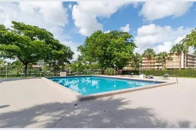 901  Hillcrest Dr, Unit #307, Hollywood, FL 33021 - Photo 9