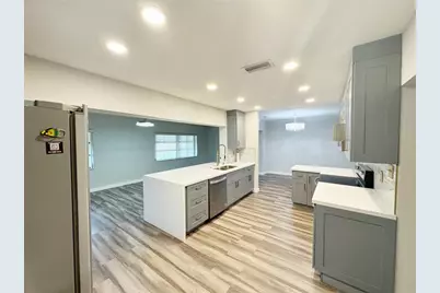 9602 NW 72nd St, Tamarac, FL 33321 - Photo 3