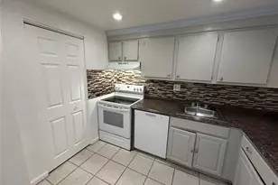 8000 Fairview Dr, Tamarac, FL 33321 - Photo 13