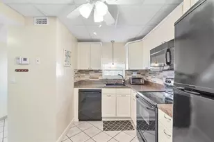 8971 S Hollybrook Blvd, Pembroke Pines, FL 33025 - Photo 11