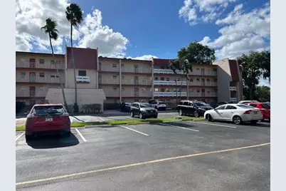 1000  Country Club Dr, Unit #403, Margate, FL 33063 - Photo 3