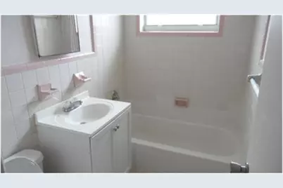 324 NW 42nd St, Oakland Park, FL 33309 - Photo 7