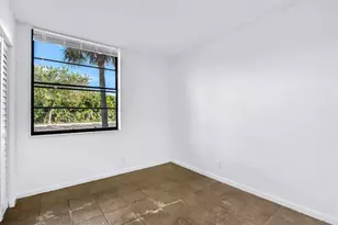 210 Lake Pointe Dr, Oakland Park, FL 33309 - Photo 19