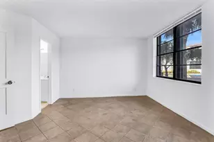 210 Lake Pointe Dr, Oakland Park, FL 33309 - Photo 13