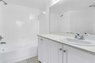 210 Lake Pointe Dr, Oakland Park, FL 33309 - Photo 15