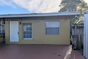 664 W Melrose Cir, Fort Lauderdale, FL 33312 - Photo 3