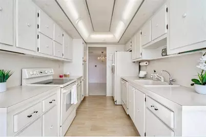 18031 Biscayne Boulevard #1104, Aventura, FL 33160 - Photo 7