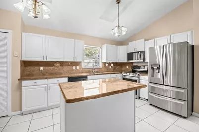 2010  Normandy Cir, West Palm Beach, FL 33409 - Photo 11