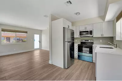 875 NE 39th St, Oakland Park, FL 33334 - Photo 5
