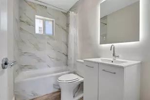 875 NE 39th St, Oakland Park, FL 33334 - Photo 9