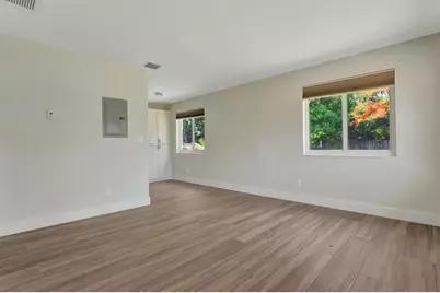 875 NE 39th St, Oakland Park, FL 33334 - Photo 3