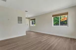 875 NE 39th St, Oakland Park, FL 33334 - Photo 3