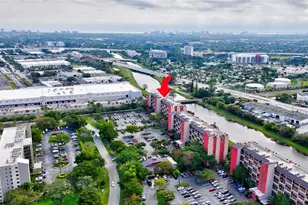 2200 S Cypress Bend Dr, Pompano Beach, FL 33069 - Photo 29