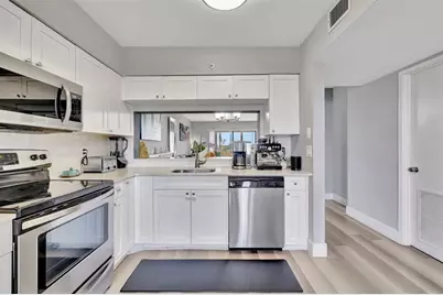 2200 S Cypress Bend Dr, Unit #702, Pompano Beach, FL 33069 - Photo 7